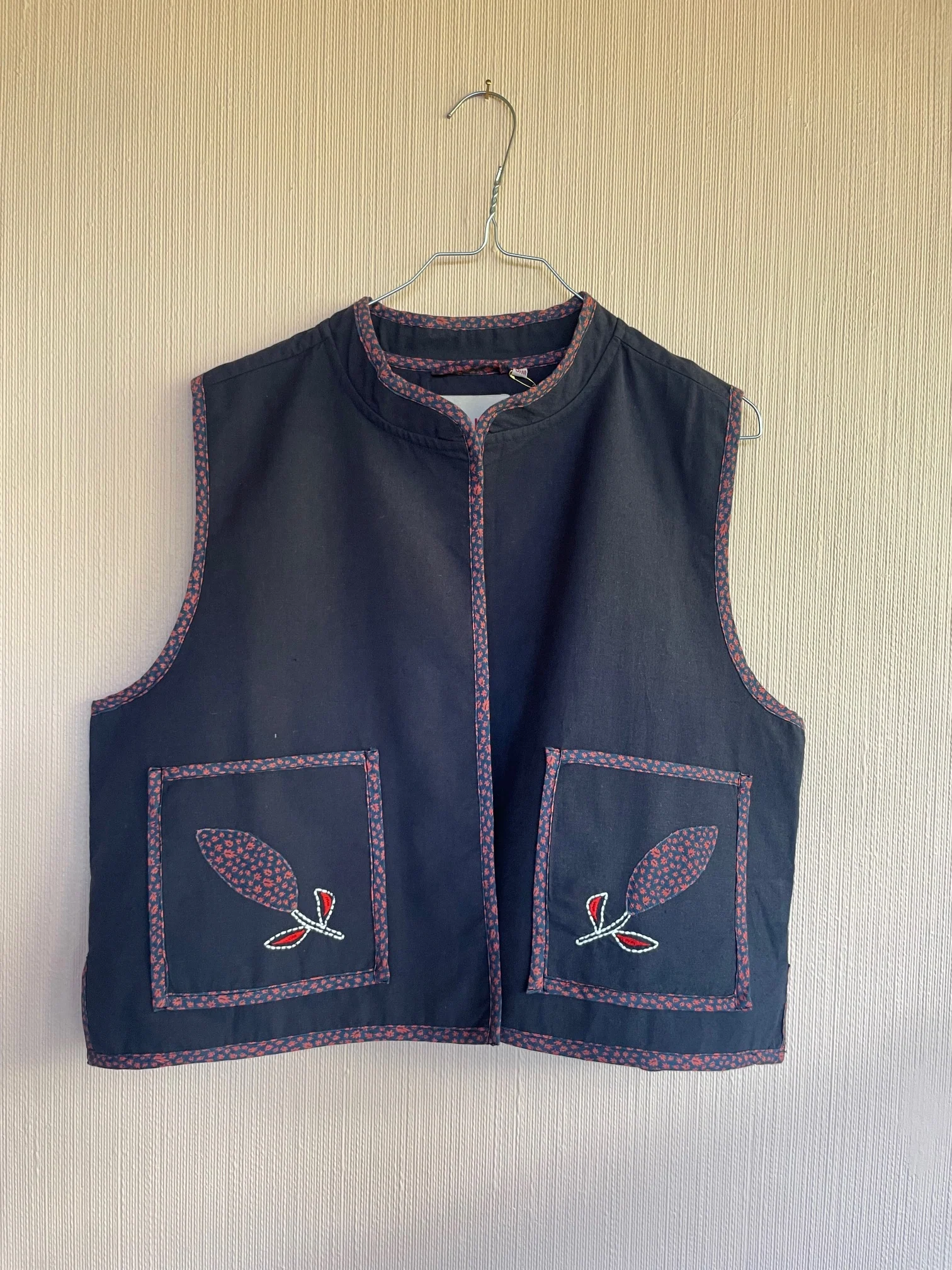 BOHEMIA KORT VEST MED BRODERI - INDIGO - Image 4